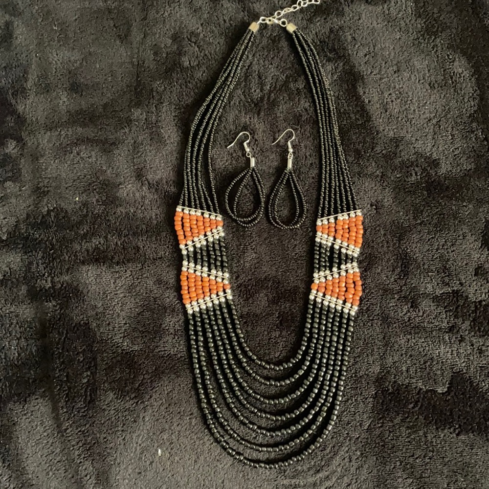 Paparazzi black seed bead necklace